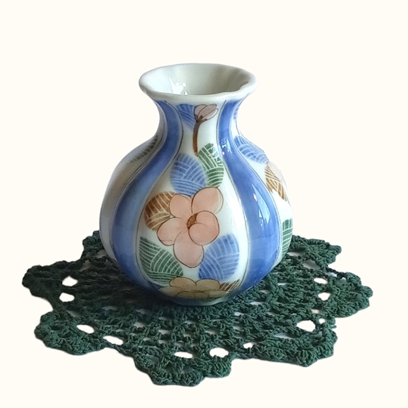 Vintage Handpainted Ceramic Vase Made in Thailand with Floral Print - Picture 3 of 10